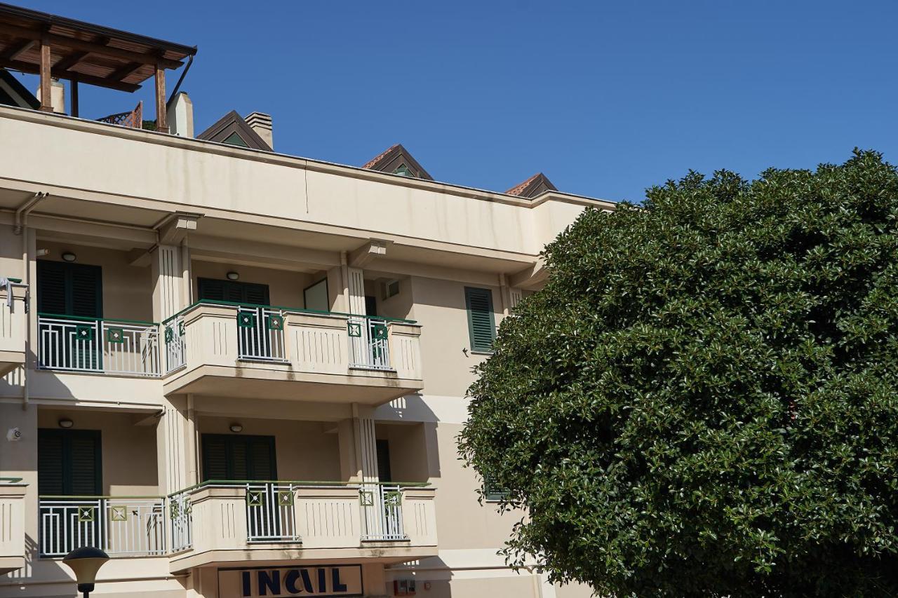 B&B Mary Grace Rossano Stazione Extérieur photo