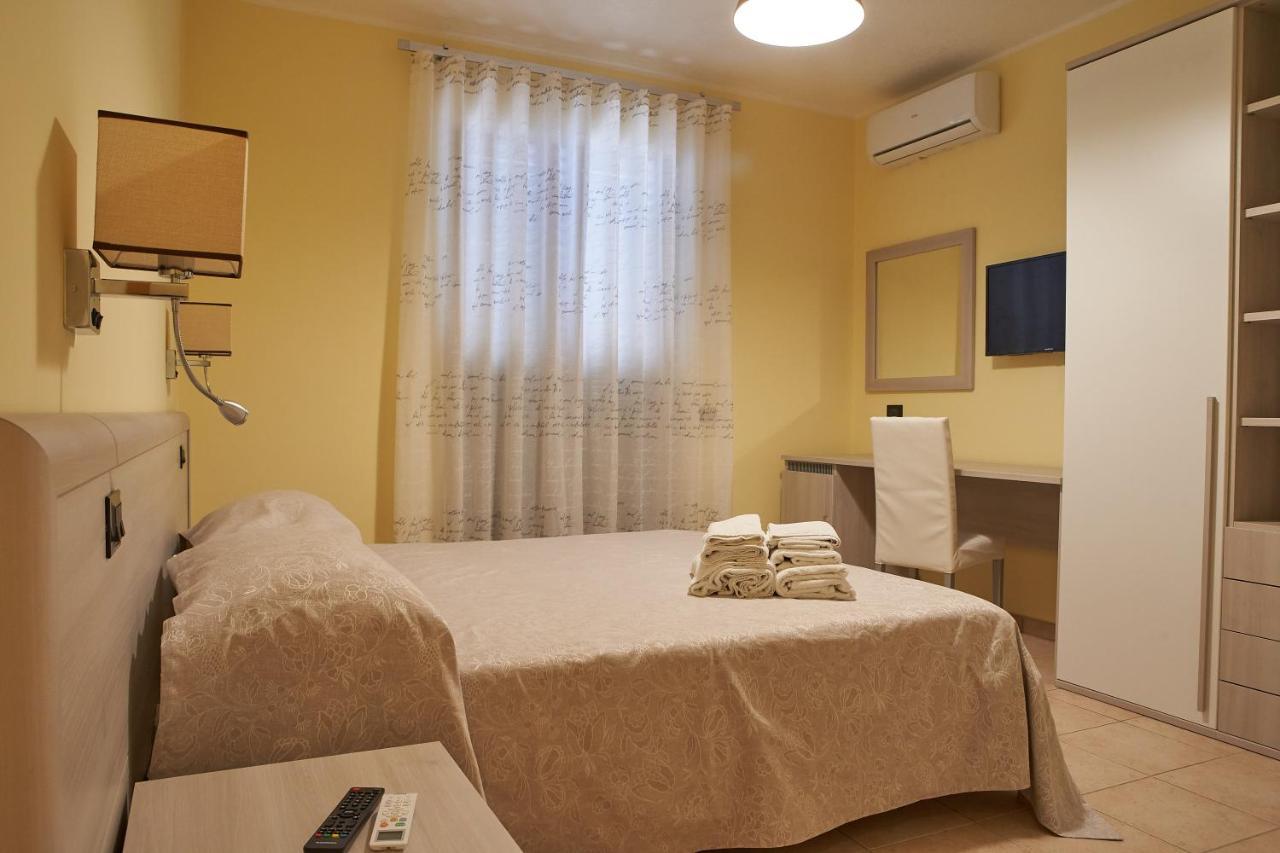 B&B Mary Grace Rossano Stazione Extérieur photo