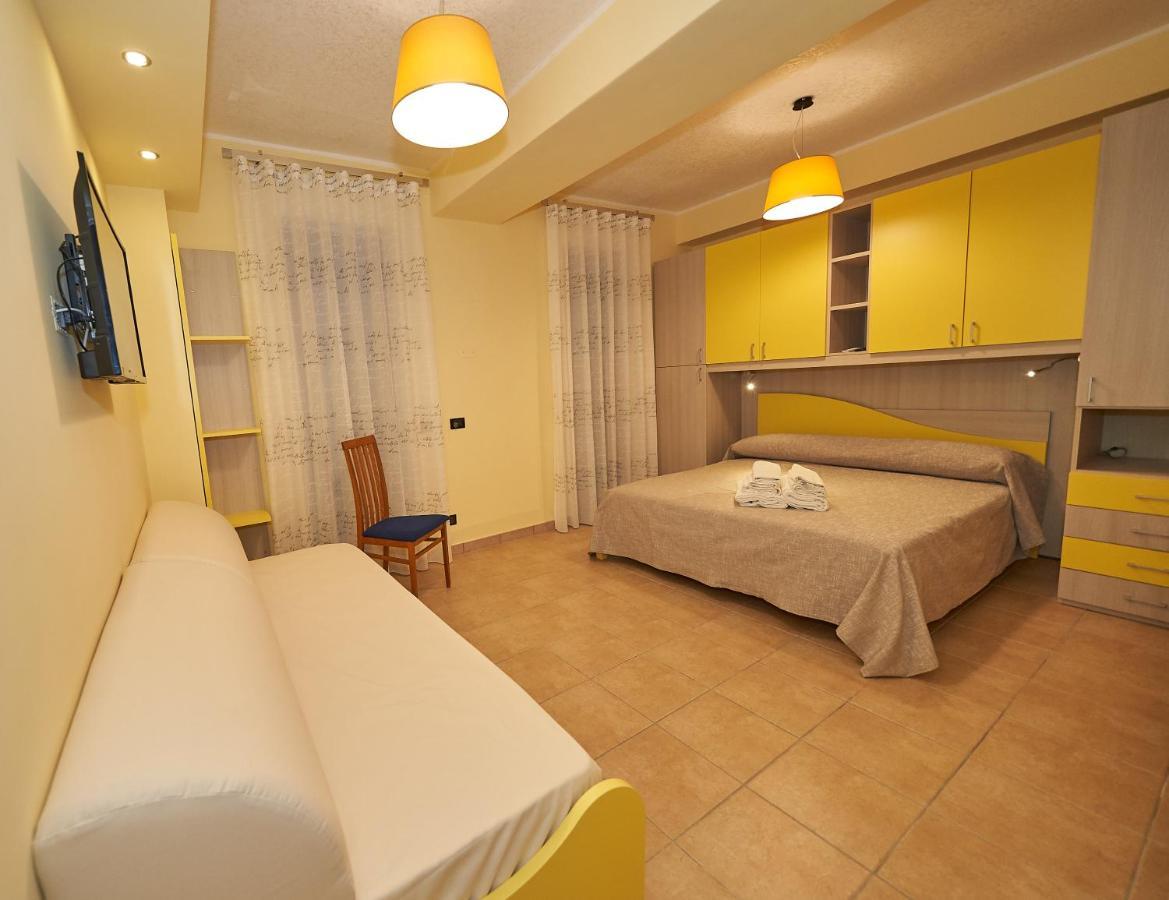 B&B Mary Grace Rossano Stazione Extérieur photo